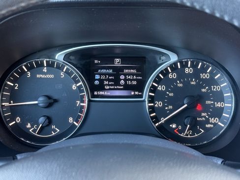 Used 2017 Nissan Pathfinder SV image 32