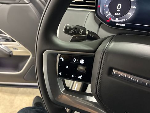 Used 2025 Land Rover Range Rover SE AWD/4WD image 21