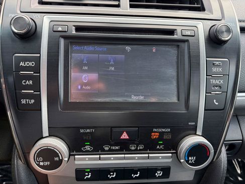 Used 2014 Toyota Camry SE FWD image 29