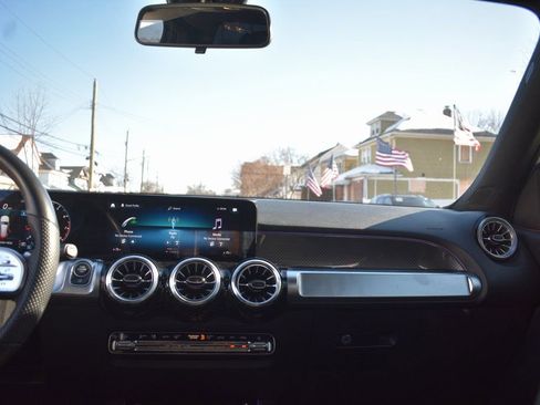 Used 2022 Mercedes-Benz GLB 35 AMG 4MATIC image 31