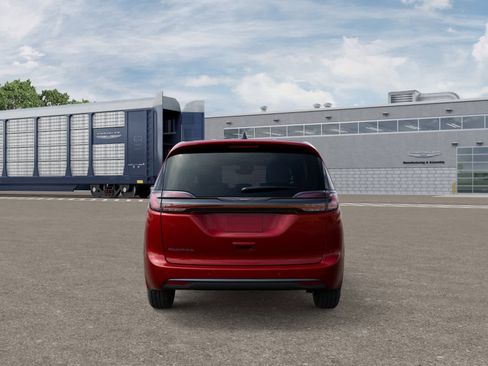 New 2026 Chrysler Pacifica Select image 7