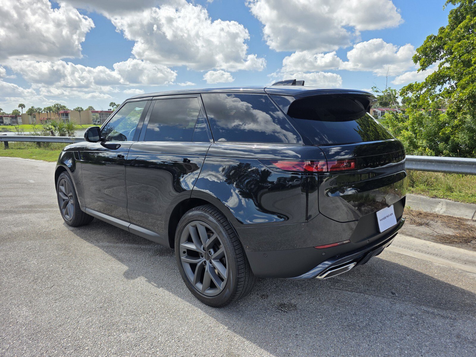 New 2027 Land Rover Range Rover Sport SE AWD/4WD image 2