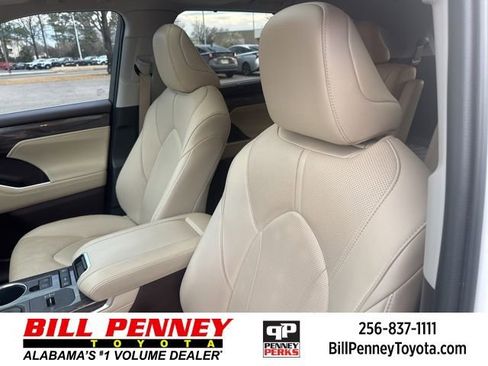 Used 2021 Toyota Highlander Limited image 24