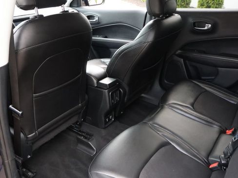 Used 2018 Jeep Compass Latitude w/ Popular Equipment Group FWD image 16