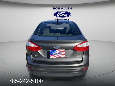 Used 2015 Ford Fiesta SE image 4