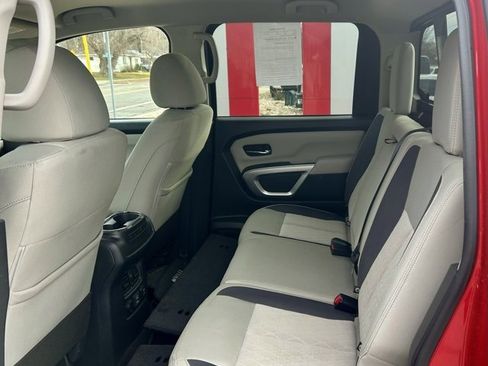Used 2024 Nissan Titan SV w/ SV Convenience Package image 8