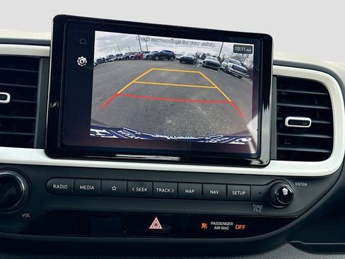 Used 2025 Hyundai Venue Limited image 15