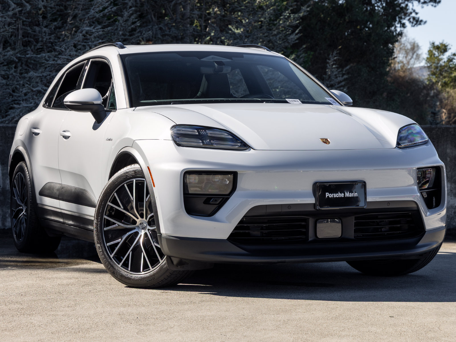Certified 2025 Porsche Macan Electric RWD image 6