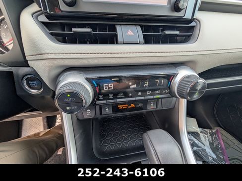 Used 2019 Toyota RAV4 XLE w/ Convenience Package FWD image 12