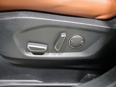 Used 2019 Ford Edge Titanium w/ Equipment Group 301A AWD/4WD image 13