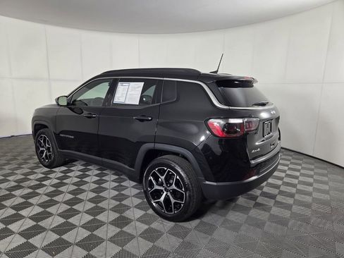 Certified 2025 Jeep Compass Limited image 8