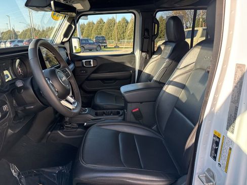 Used 2024 Jeep Wrangler Sahara w/ Technology Group image 8