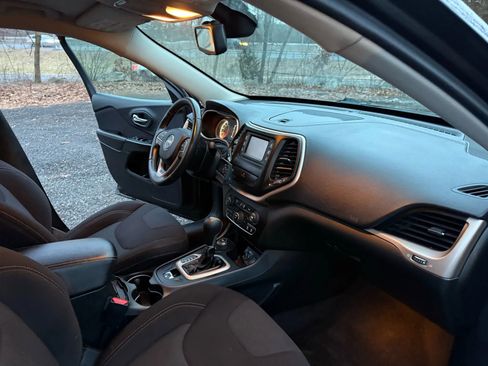 Used 2016 Jeep Cherokee Latitude w/ Comfort & Sound Group image 16