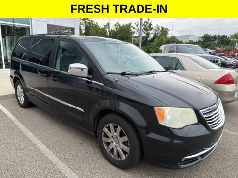 Used 2011 Chrysler Town & Country Touring-L w/ Entertainment Group #2 FWD image 1