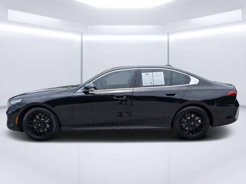 Used 2025 BMW 530i w/ Premium Package RWD image 6