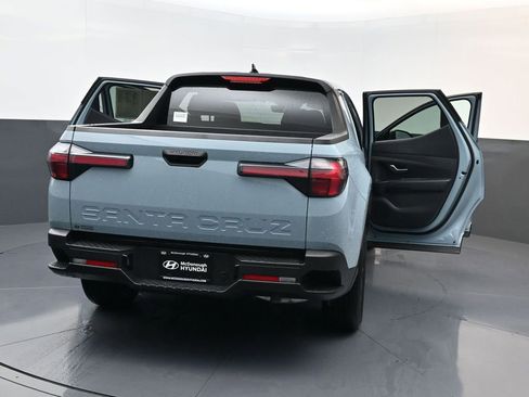 Used 2025 Hyundai Santa Cruz SE image 29
