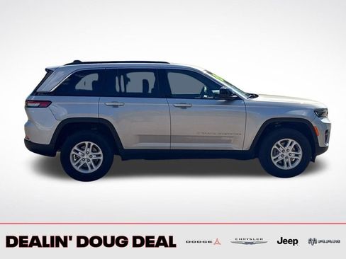 Used 2024 Jeep Grand Cherokee Laredo w/ Luxury Tech Group I image 7