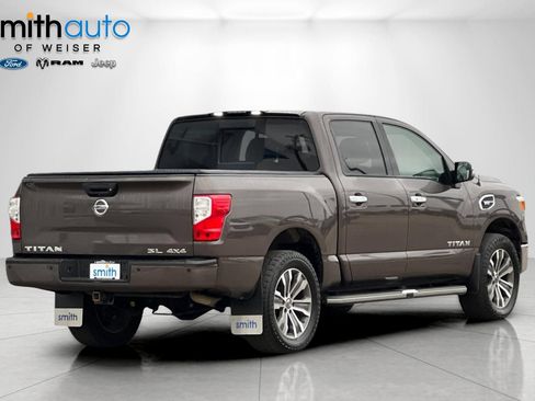 Used 2017 Nissan Titan SL AWD/4WD image 4