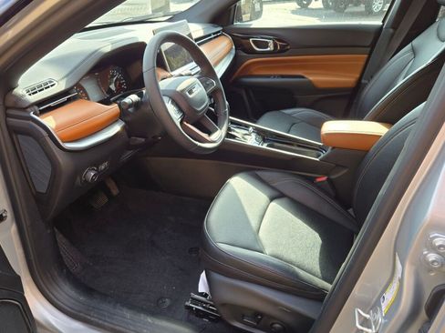 Used 2024 Jeep Compass Limited image 16