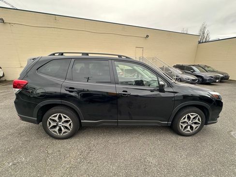 Used 2023 Subaru Forester Premium AWD/4WD image 8