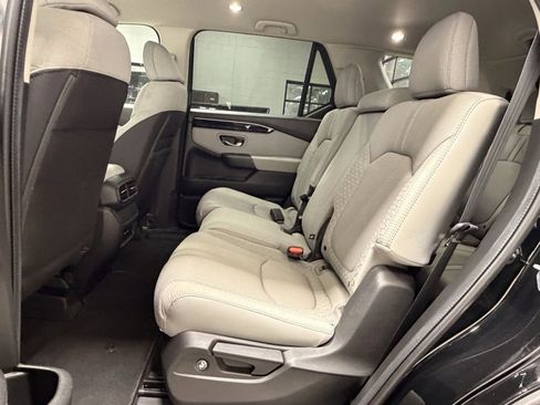 Used 2024 Honda Pilot LX image 16