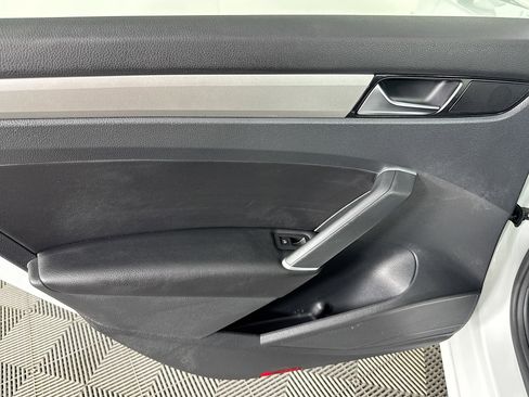 Used 2020 Volkswagen Passat 2.0T SE image 25