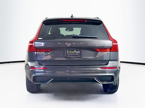 Used 2025 Volvo XC60 B5 Plus image 7
