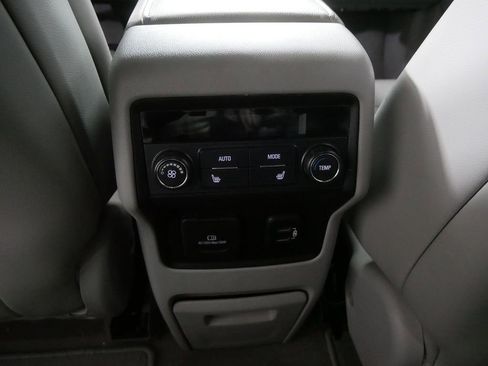 Used 2018 GMC Acadia SLT image 20