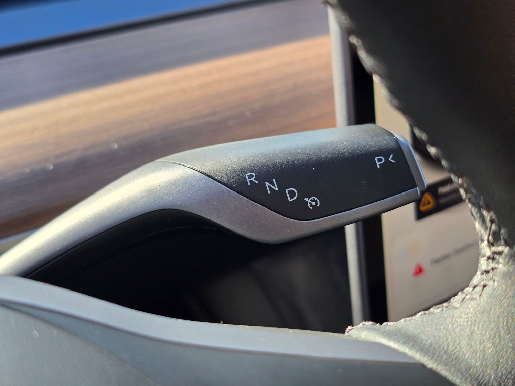 Used 2024 Tesla Model Y Long Range AWD/4WD image 31