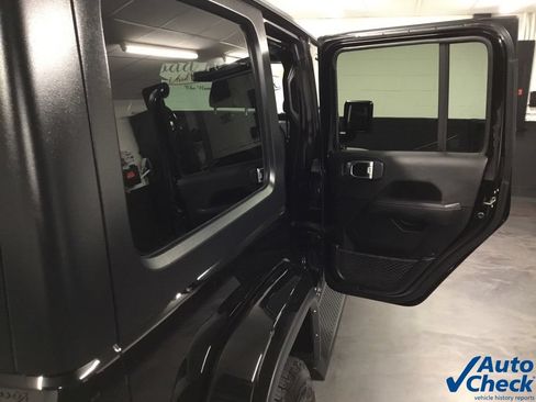 Used 2022 Jeep Wrangler Unlimited Sahara w/ Cold Weather Group AWD/4WD image 39