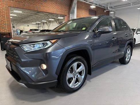 Used 2019 Toyota RAV4 Limited w/ Carpet Mat Package AWD/4WD image 3
