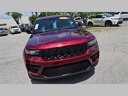 Used 2023 Jeep Grand Cherokee Altitude image 30