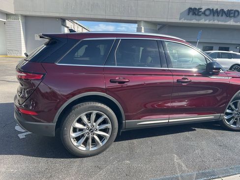 Used 2021 Lincoln Corsair FWD w/ Premium Package image 3