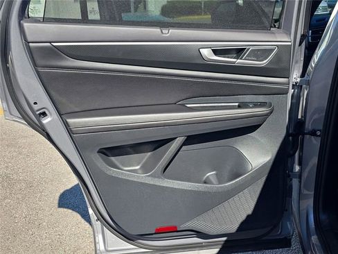 Used 2025 Volkswagen Atlas Cross Sport SEL Premium R-Line image 11