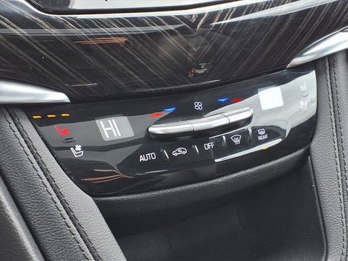 Used 2025 Cadillac XT6 Premium Luxury image 15