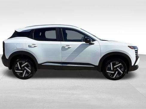 Used 2026 Nissan Kicks SV FWD image 8