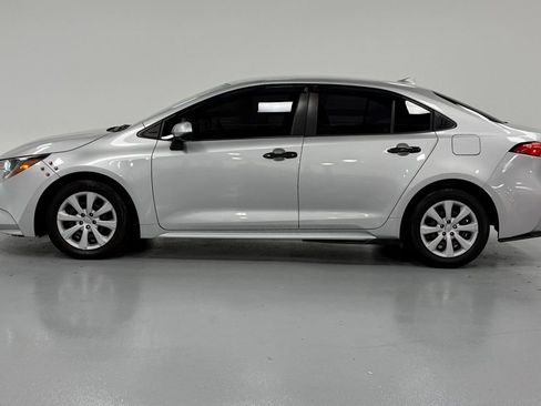 Used 2020 Toyota Corolla LE image 2