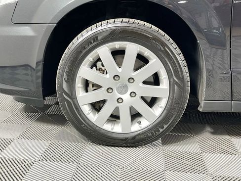 Used 2014 Chrysler Town & Country Touring image 32