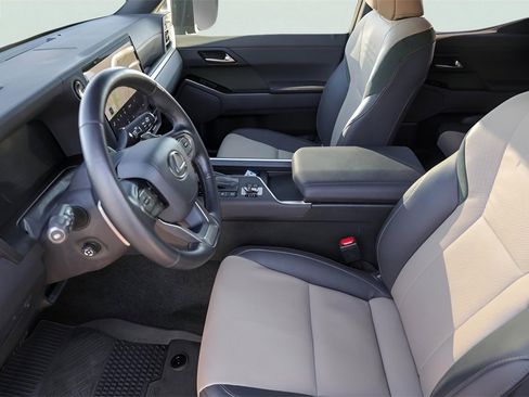 Used 2024 Lexus GX 550 image 12