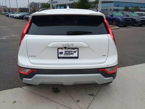 Used 2023 Kia Niro EX image 6
