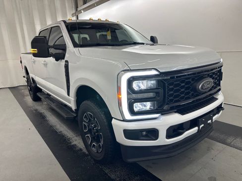 Used 2025 Ford F350 Lariat w/ Black Appearance Package image 5