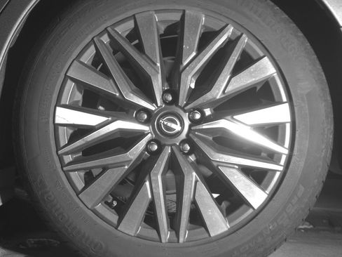 Used 2025 Nissan Altima 2.5 SV FWD image 14