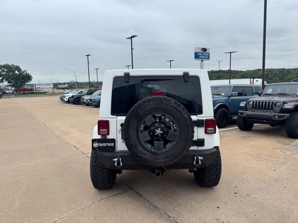 Used 2015 Jeep Wrangler Unlimited Sahara w/ Connectivity Group AWD/4WD image 6