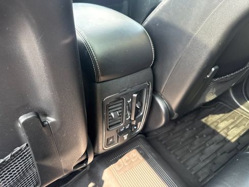 Used 2014 Jeep Grand Cherokee Limited w/ Luxury Group II AWD/4WD image 12