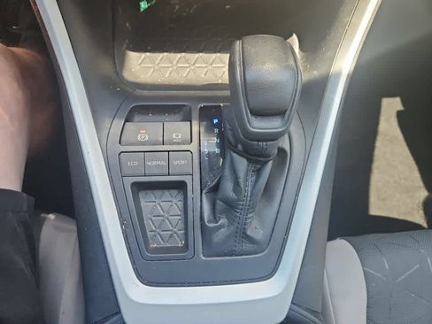 Used 2021 Toyota RAV4 XLE FWD image 18
