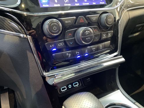 Used 2019 Jeep Grand Cherokee SRT AWD/4WD image 30