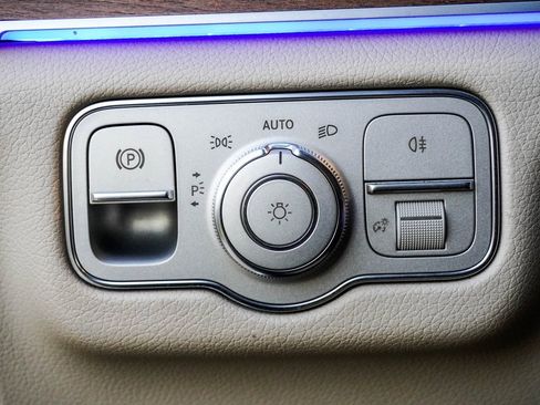 Used 2020 Mercedes-Benz GLE 350 w/ Premium Package image 29