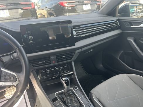 Used 2025 Volkswagen Jetta Sport image 12