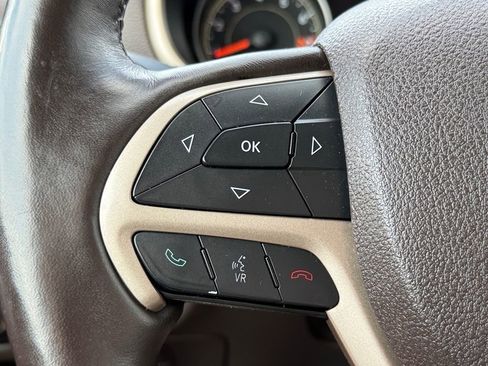 Used 2015 Jeep Cherokee Trailhawk w/ Comfort/Convenience Group AWD/4WD image 19