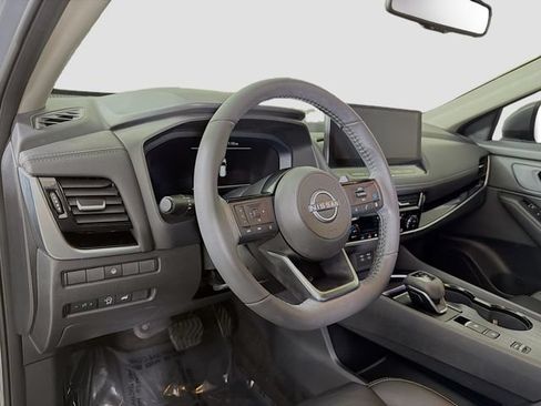 Used 2024 Nissan Rogue SL w/ SL Premium Package FWD image 9